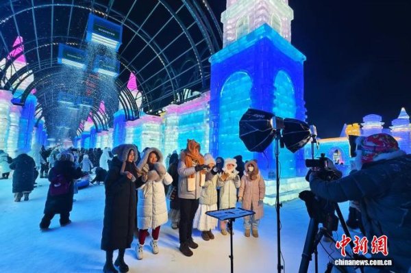 全国前三股票配资 哈尔滨冰天雪地迎元旦 假期首日揽客140.5万人次